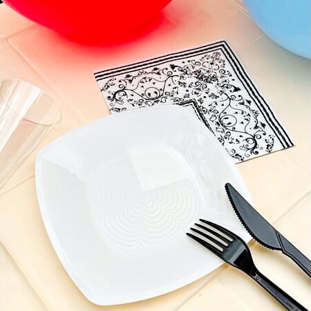 ТАРЕЛКА БЕЛАЯ КВАДРАТНАЯ 19 см.